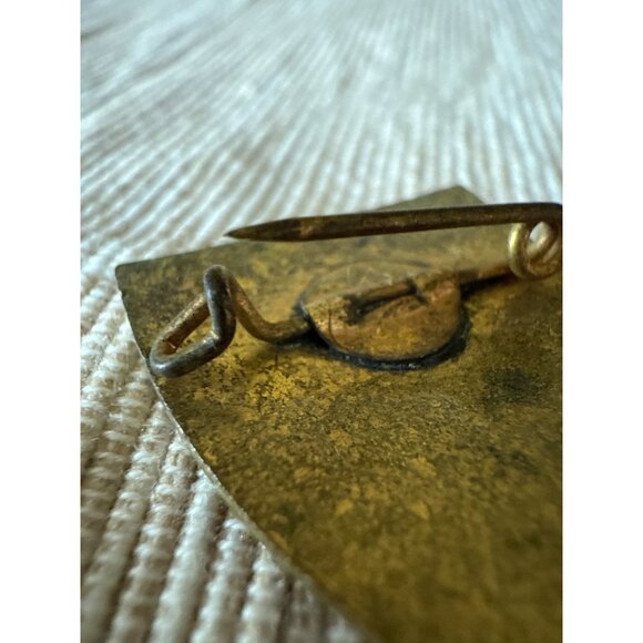 Vintage Davos Parsenn Switzerland Ski Resort Pin Badge With Enamel Shield Design - Picture 7 of 10